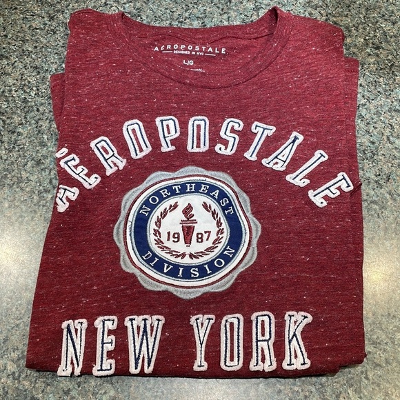 Aeropostale size Large red short sleeve tee shirt with embroidered logo patch - Picture 9 of 9